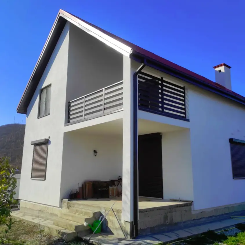 Фото 5 Металлопланкен 8019 МАТТЕ Темный Шоколад матовый на перилах балкона ограждение террасы